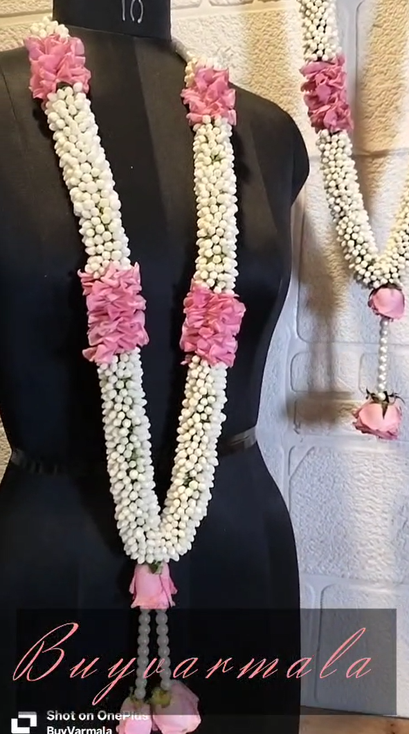 Jasmine-Mogra-and-pink-petals-2