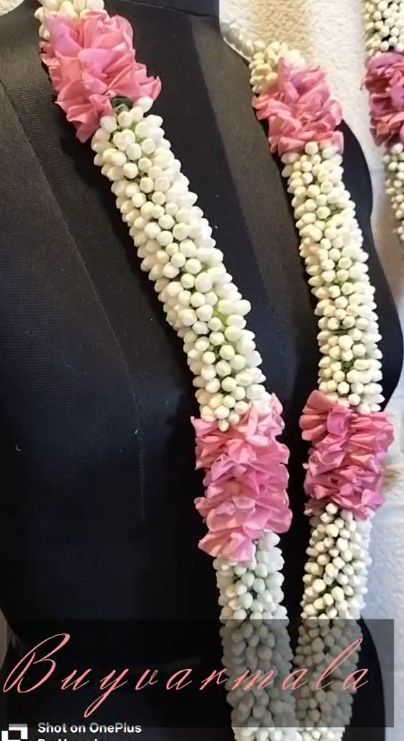 Jasmine-Mogra-and-pink-petals-3