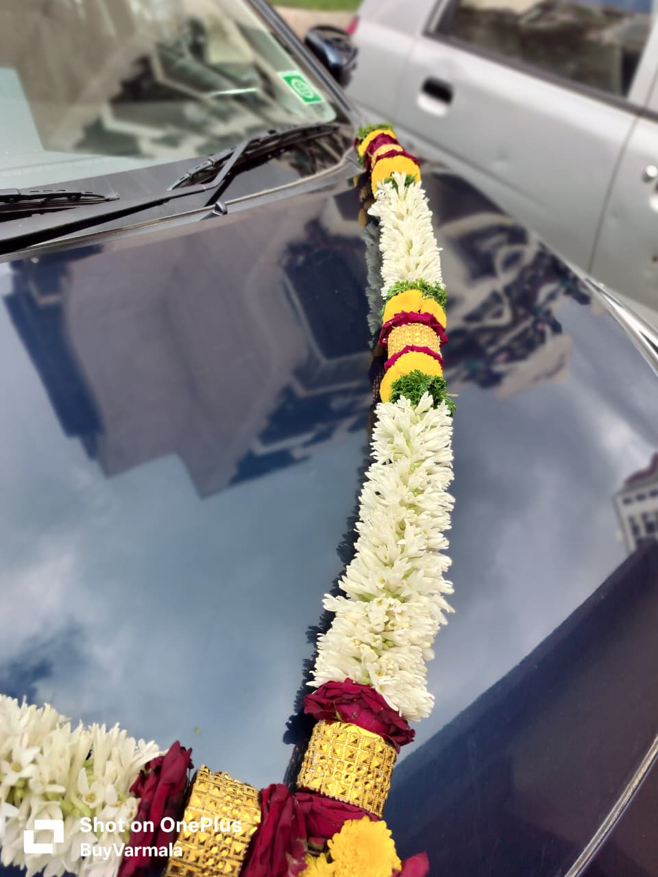 Luxury_Car_Garland_1