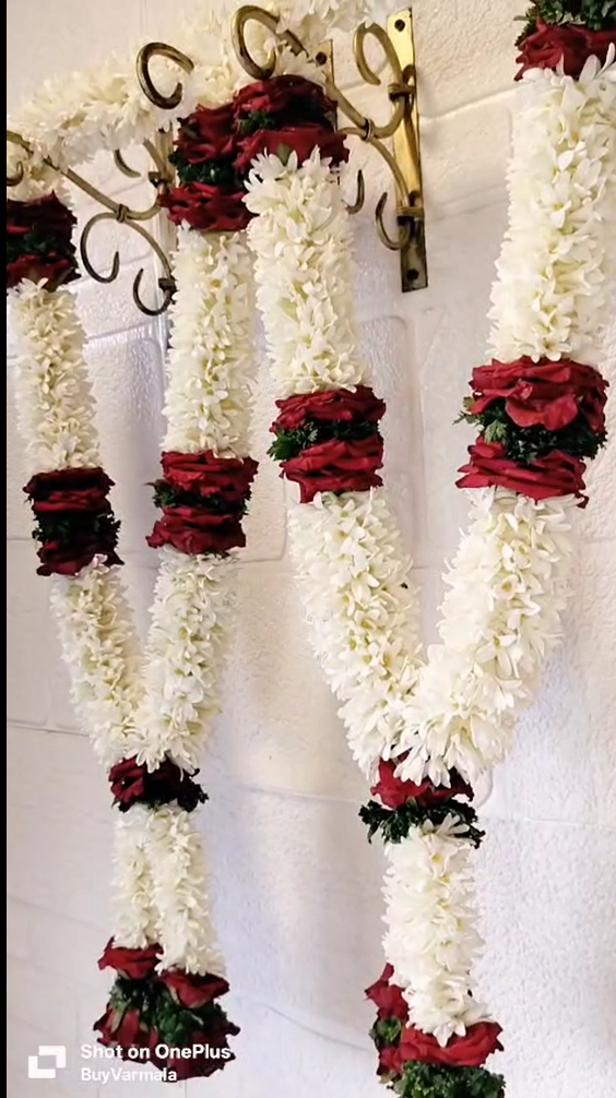 Red Roses and Mogra-1