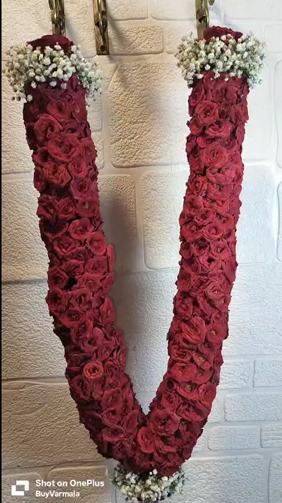 RedRoses-Luxury-babybreath