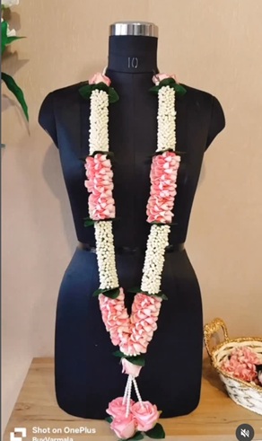 Mogra Buds & Baby Pink Petals